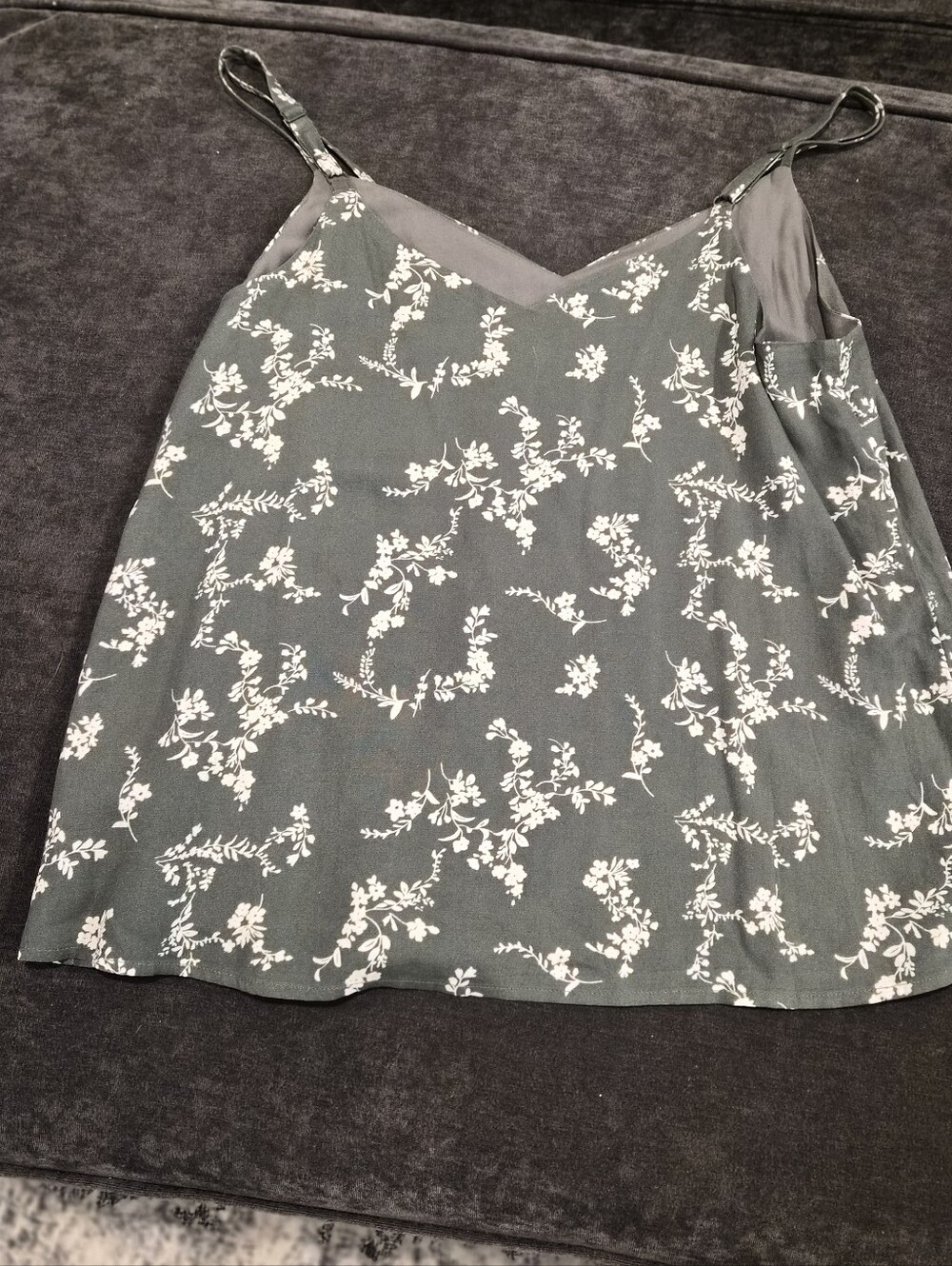 NWOT Skies Are Blue Floral V-Neck Spaghetti Strap Cami Top - Sage Green - Picture 3 of 6